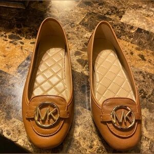 Michael KORS LILLIE GOLD MK LOGO LUGGAGE BROWN FLATS US 8M